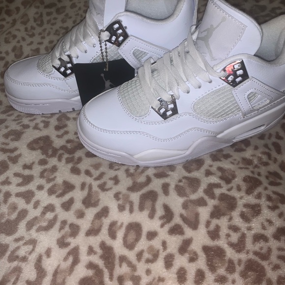 Jordan 4s GS Silver anniversary 5.5 - Picture 1 of 3
